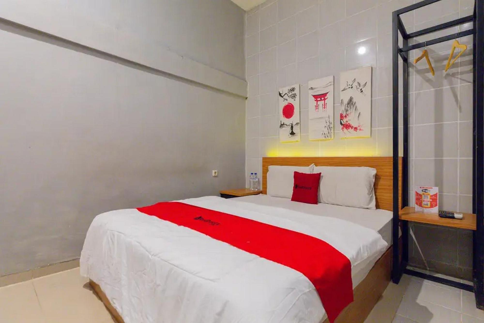 Reddoorz @ Manukan Surabaya Eksteriør bilde