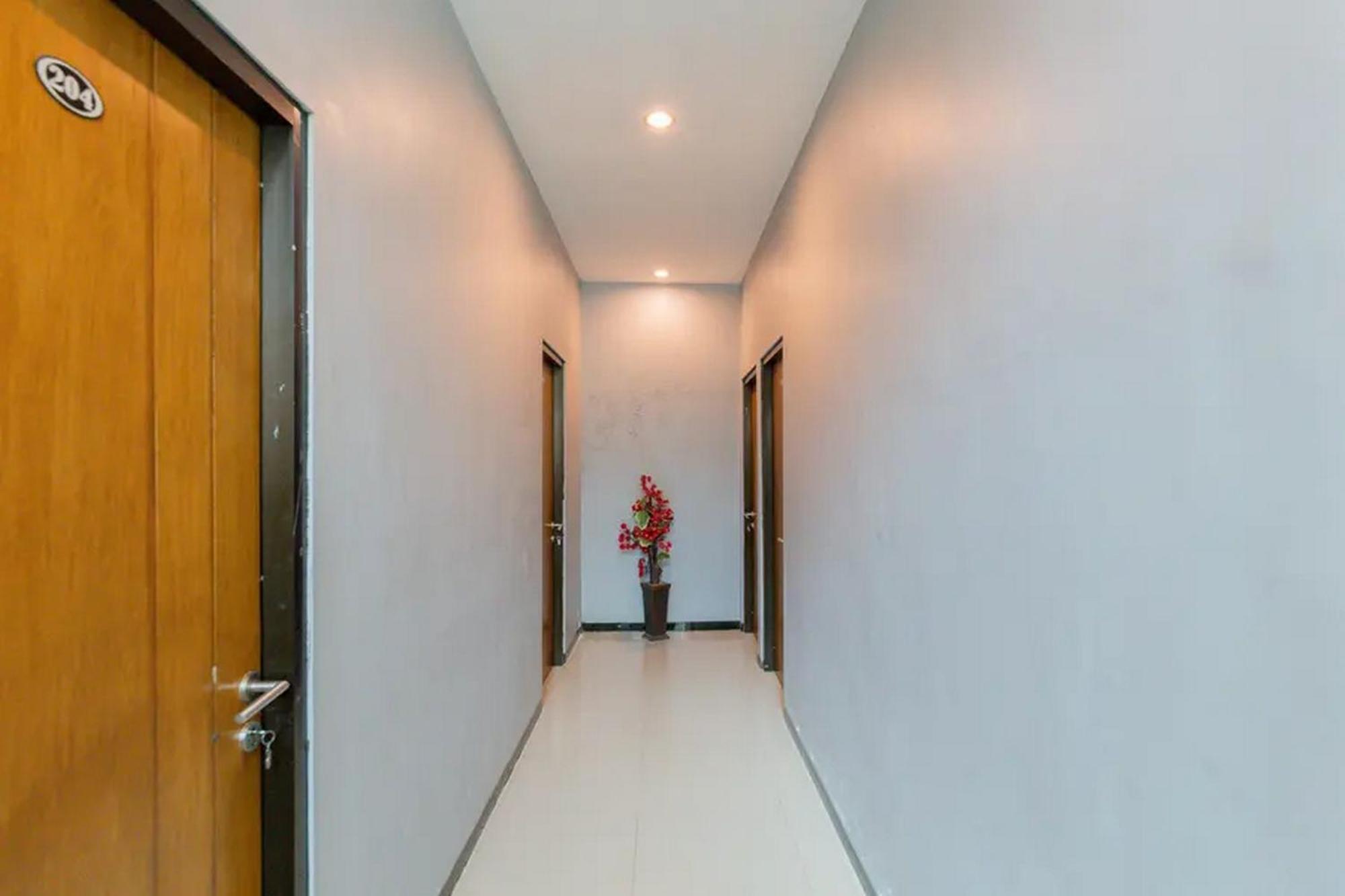 Reddoorz @ Manukan Surabaya Eksteriør bilde
