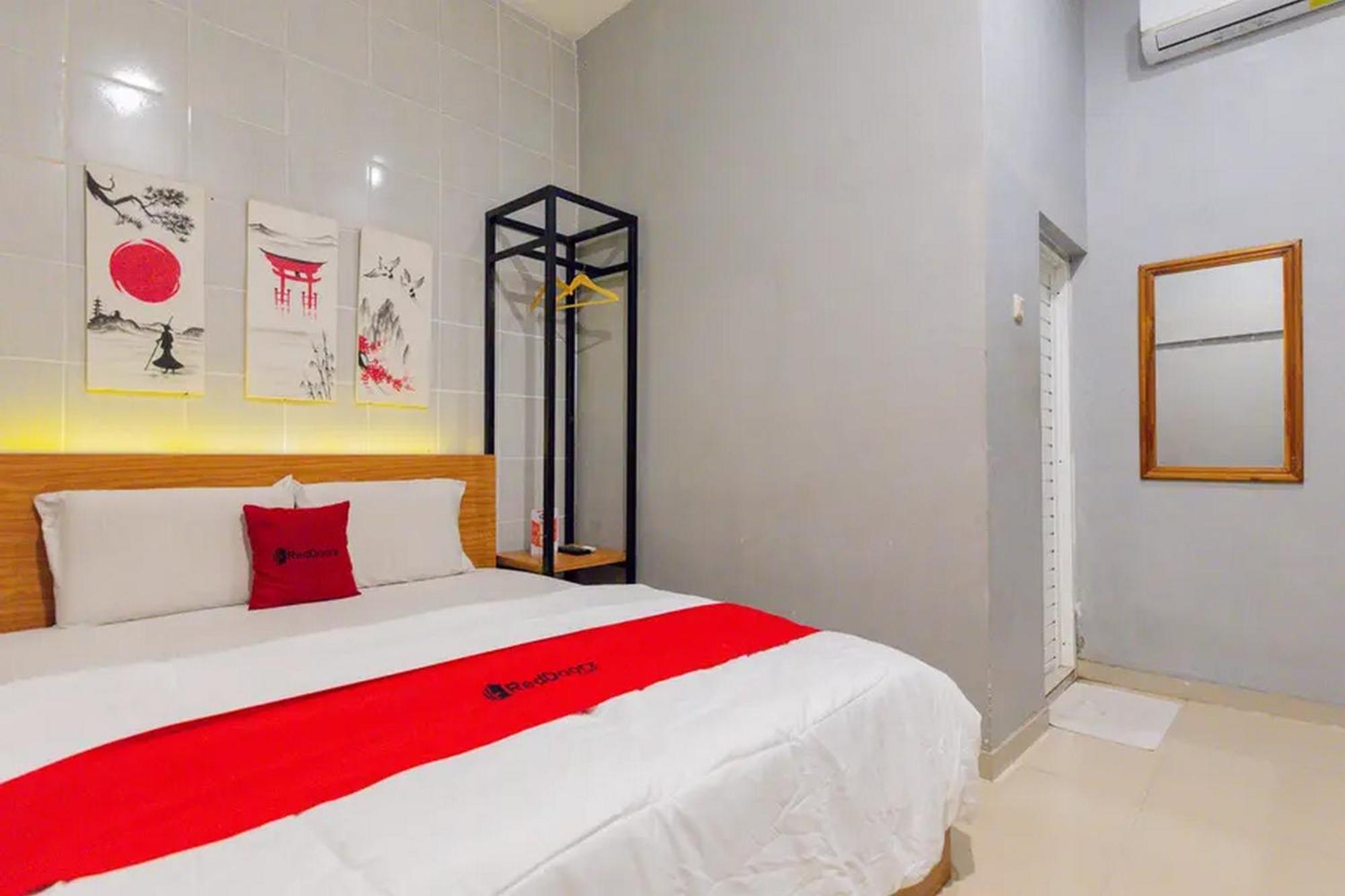 Reddoorz @ Manukan Surabaya Eksteriør bilde