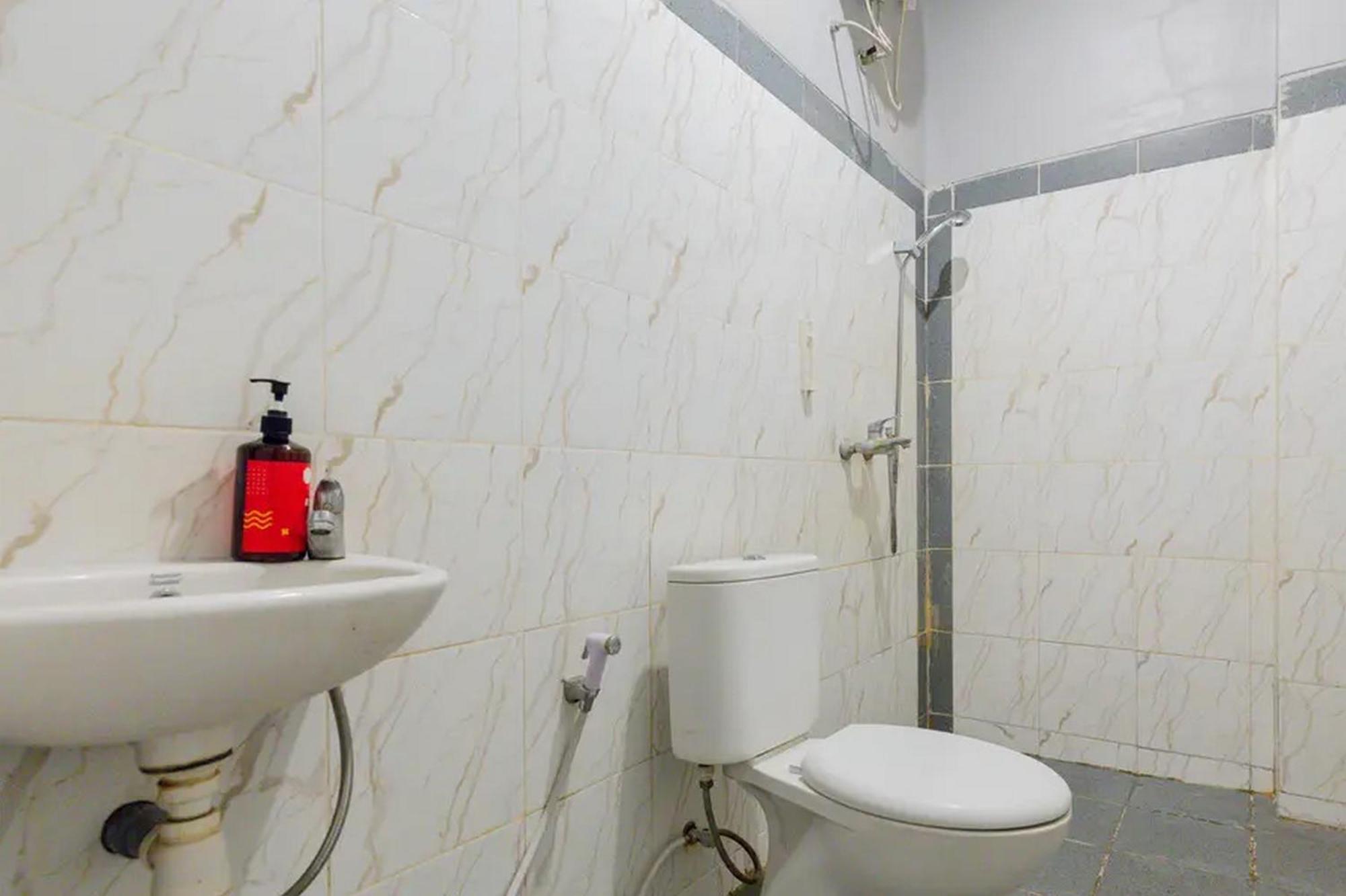 Reddoorz @ Manukan Surabaya Eksteriør bilde