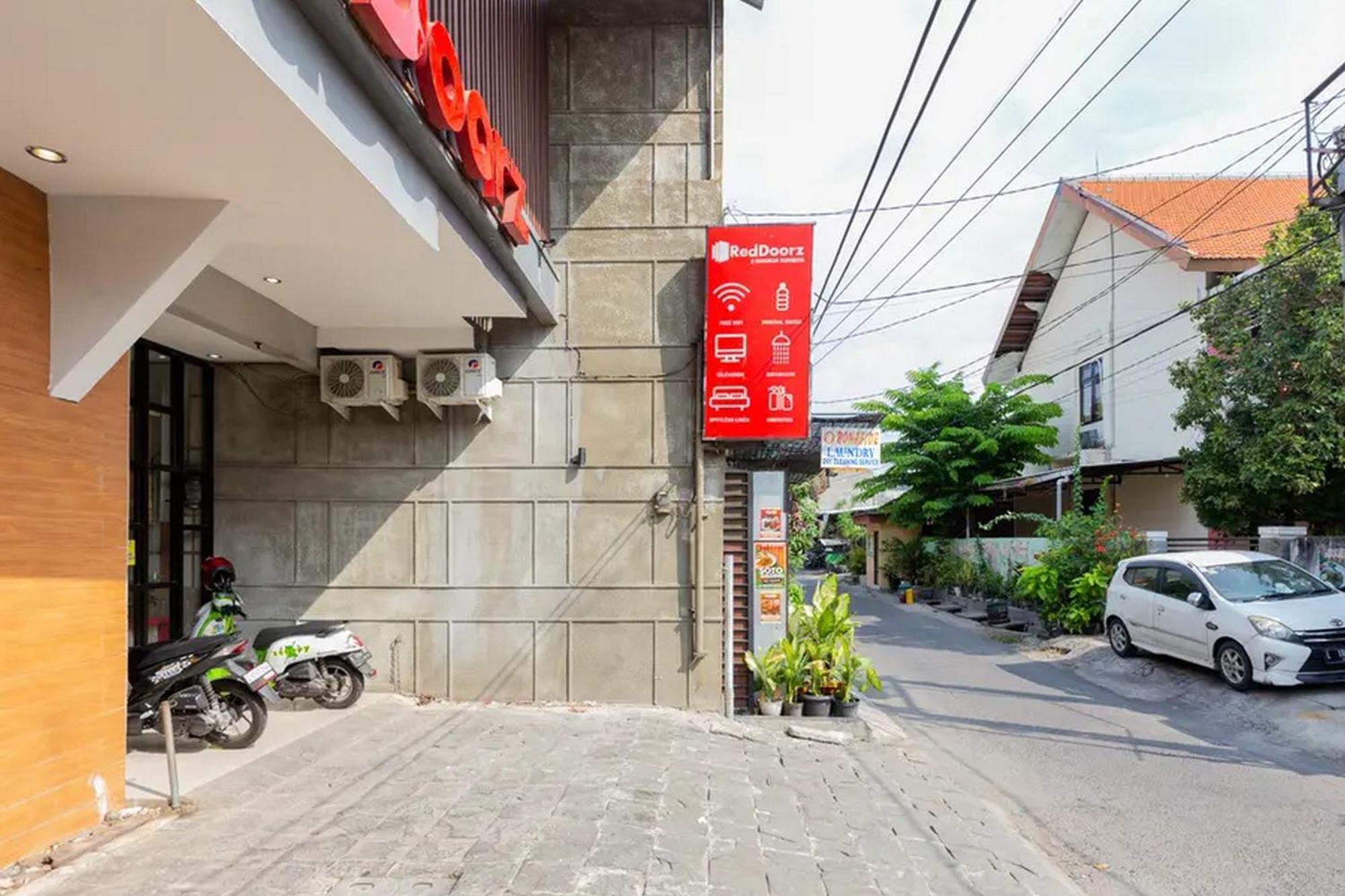 Reddoorz @ Manukan Surabaya Eksteriør bilde